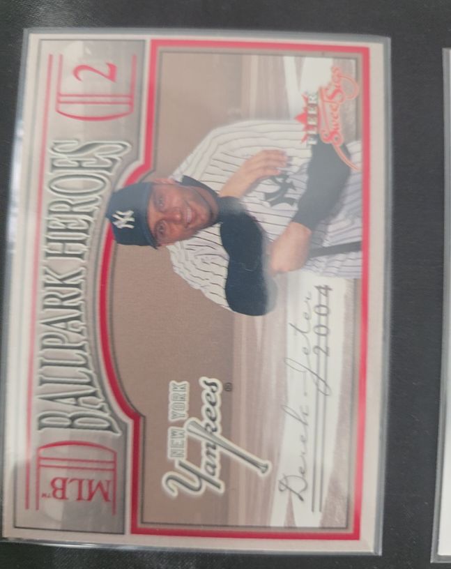 2004 Fleer Sweet Sigs Ballpark Heroes #17BH Derek Jeter — front