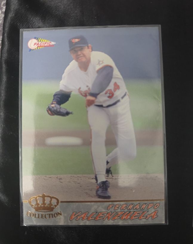 1994 Pacific Crown Collection #46 Fernando Valenzuela — front
