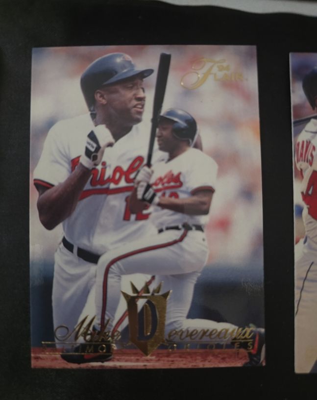 1994 Fleer Flair #252 Mike Devereaux — front