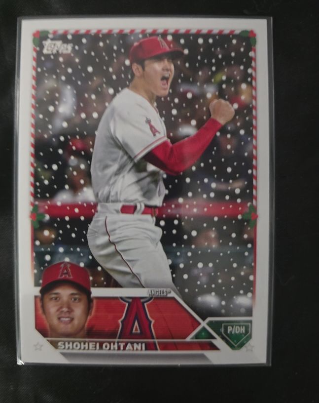 2023 Topps Holiday #H17 Shohei Ohtani — front