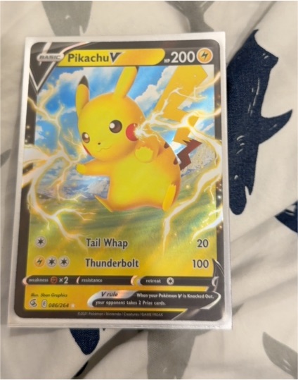 2022 Pokémon #086 Pikachu V — front