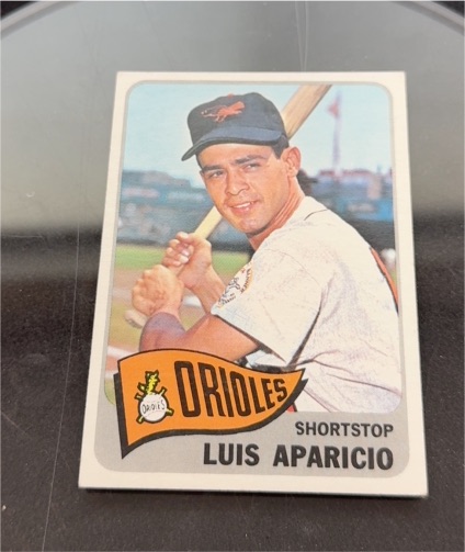 1965 Topps #410 Luis Aparicio — front