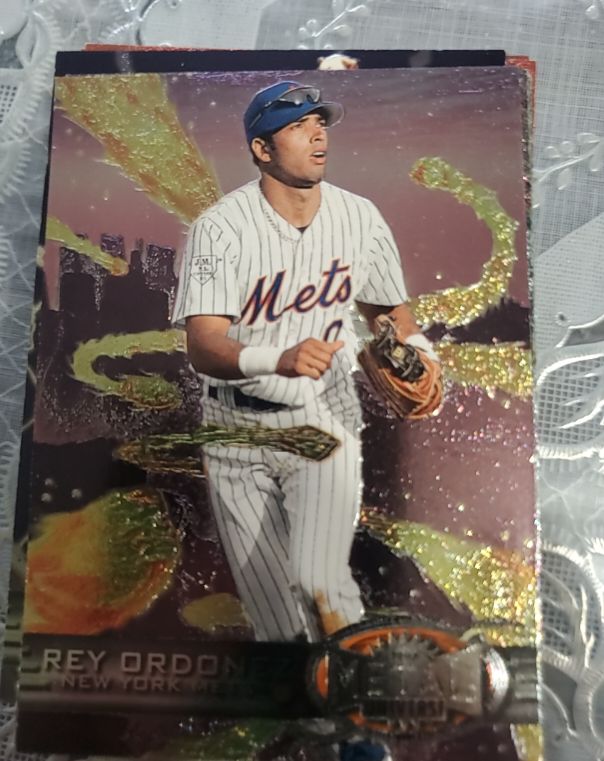 1997 Skybox Metal Universe #198 Rey Ordonez — front