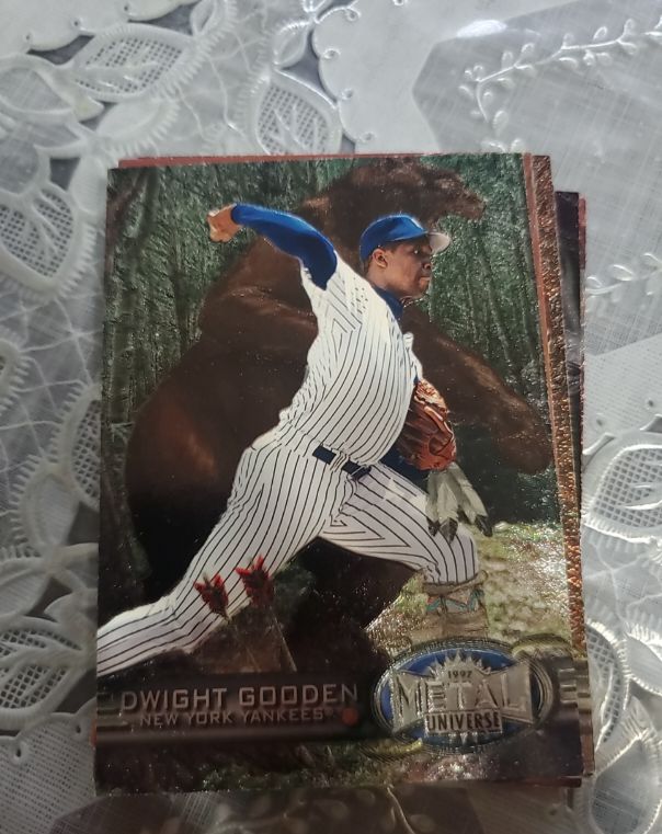 1997 Skybox Metal Universe #117 Dwight Gooden — front