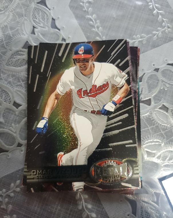 1997 Skybox Metal Universe #88 Omar Vizquel — front