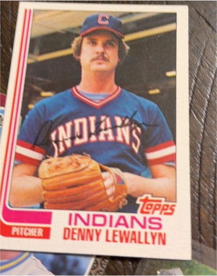 1982 Topps #356 Denny Lewallyn — front