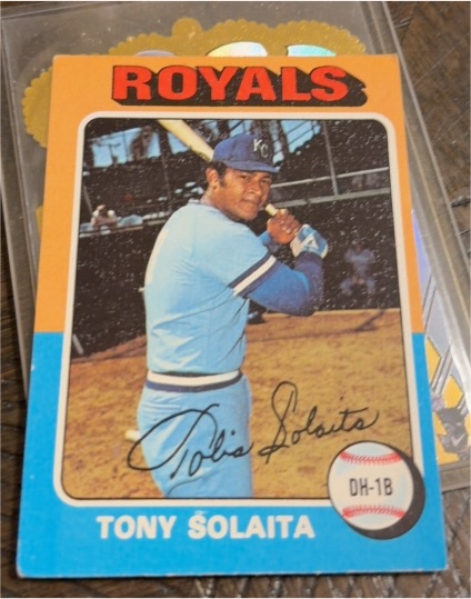 1975 Topps #389 Tony Solaita — front