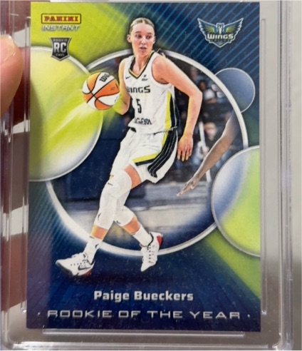 2025 Panini Instant WNBA #AW-ROY Paige Bueckers Rookie of the Year — front
