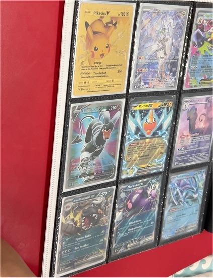 2020 Pokémon TCG #25 Pikachu V — front
