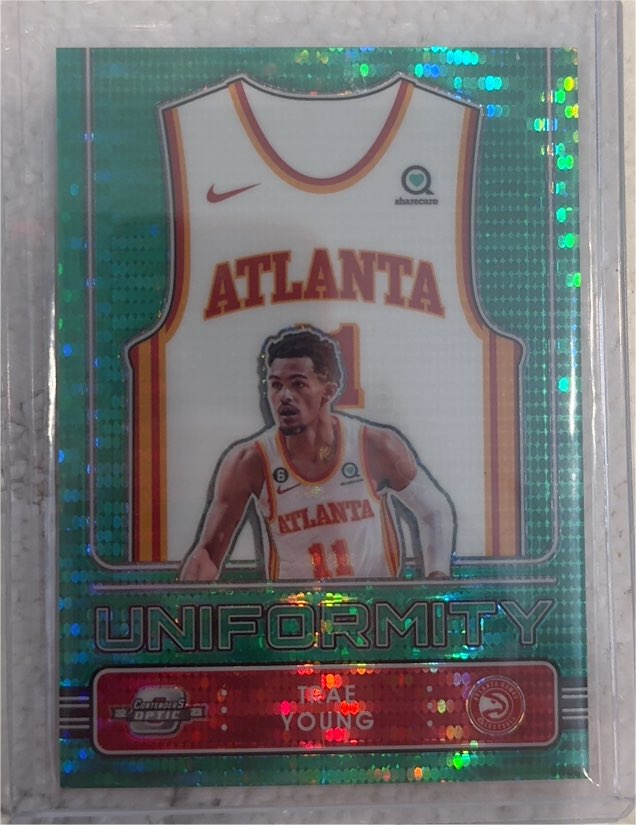 2022-23 Panini Contenders Optic #12 Trae Young Uniformity Green Pulsar — front