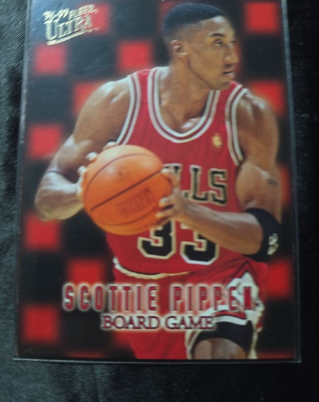 1996-97 Fleer Ultra #15 Scottie Pippen Board Game Insert — front