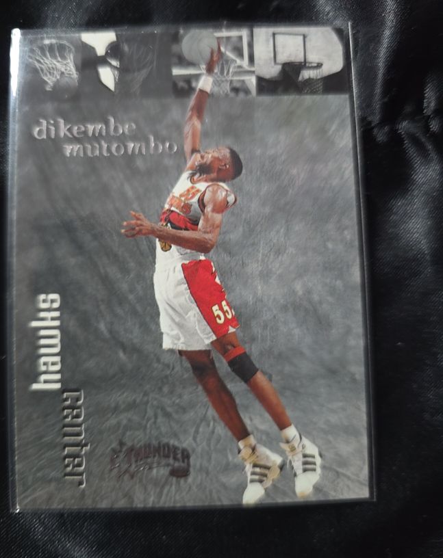 1998-99 SkyBox Thunder #95 Dikembe Mutombo — front