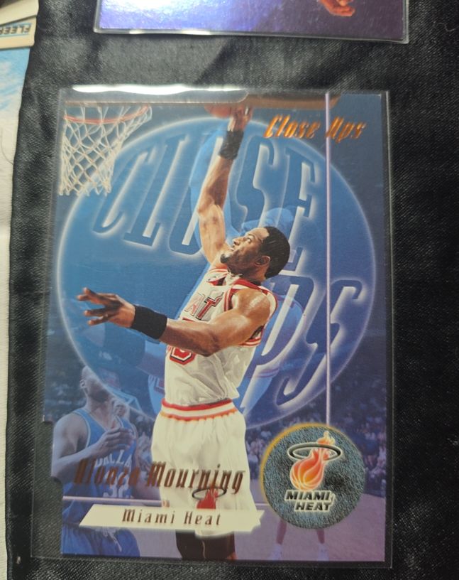 1996-97 Skybox Premium Close Ups #CU6 Alonzo Mourning — front