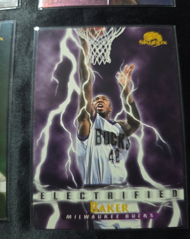 1995-96 SkyBox Premium #289 Vin Baker Milwaukee Bucks Electrified Insert — front