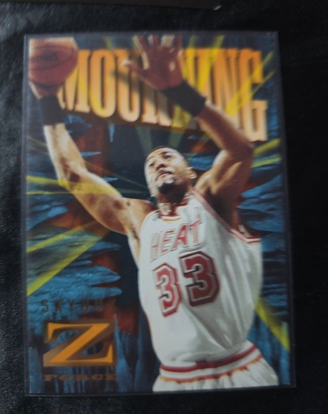 1996-97 SkyBox Z-Force #47 Alonzo Mourning — front
