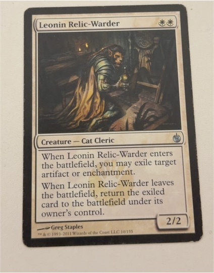2011 Magic: The Gathering Mirrodin Besieged #10 Leonin Relic-Warder — front