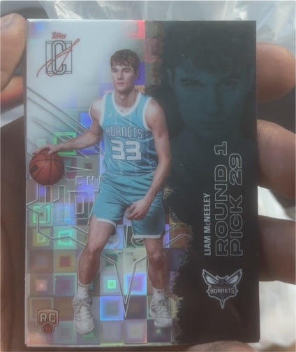 2025-26 Topps Signature Class #141 Liam McNeeley — front
