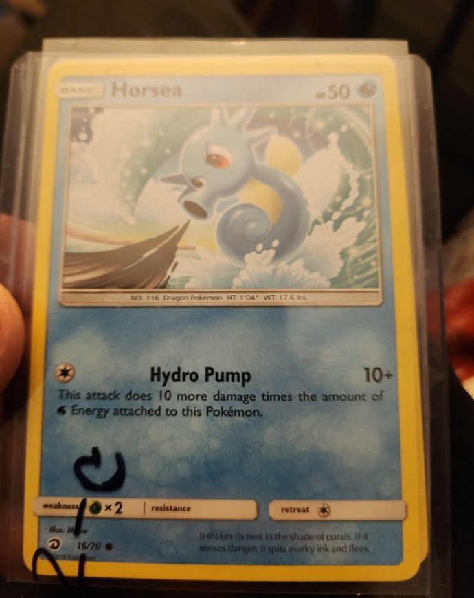 2018 Pokémon Dragon Majesty #16 Horsea — front