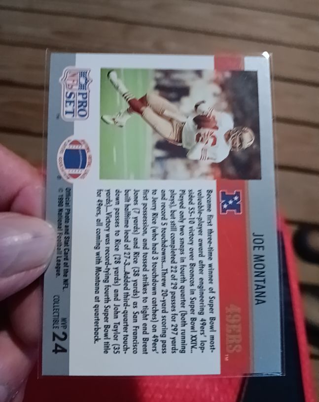 1990 Pro Set #24 Joe Montana — front