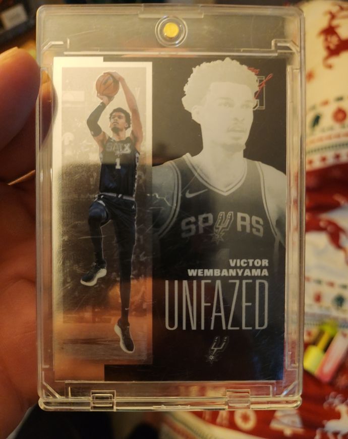 2025-26 Topps Signature Class Unfazed #FAZE-2 Victor Wembanyama — front