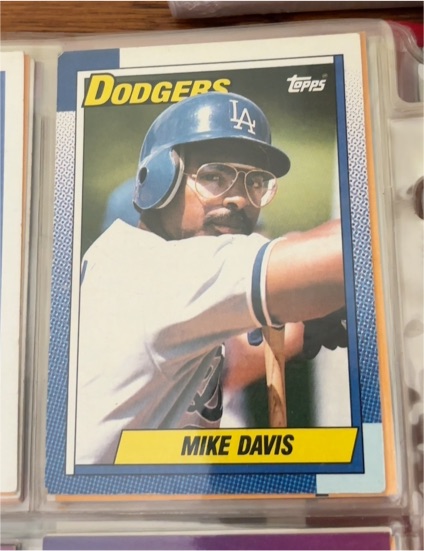1990 Topps #697 Mike Davis — front