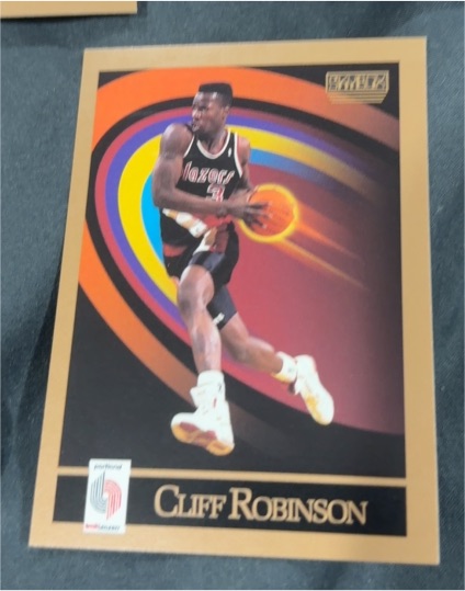 1990-91 SkyBox #239 Cliff Robinson — front