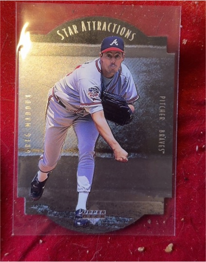 1997 Upper Deck Star Attractions #SA18 Greg Maddux — front