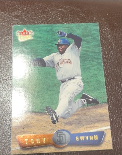 2002 Fleer Ultra #19 Tony Gwynn — front