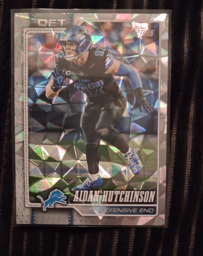 2026 Topps Resurgence #34 Aidan Hutchinson — front