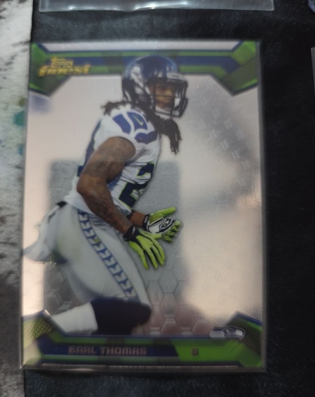 2013 Topps Finest #16 Earl Thomas — front