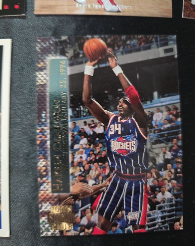 1996-97 Topps Stadium Club Shining Moments #SM4 Hakeem Olajuwon — front