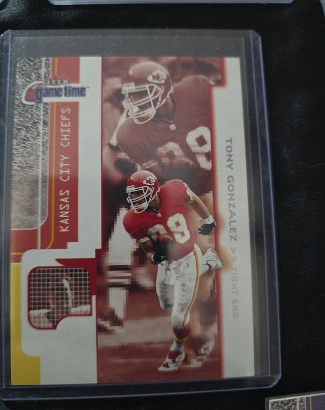 2001 Fleer Game Time #57 Tony Gonzalez — front