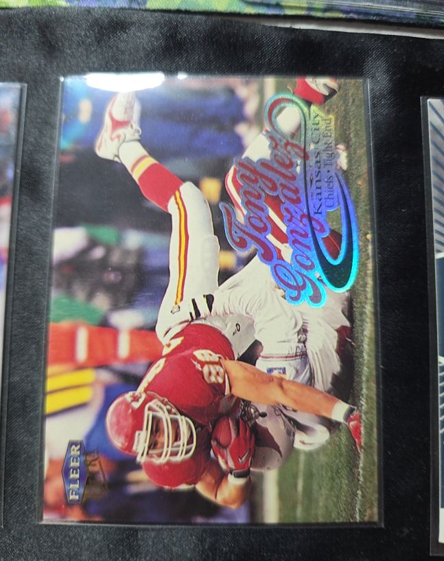 1999 Fleer Ultra #117 Tony Gonzalez — front