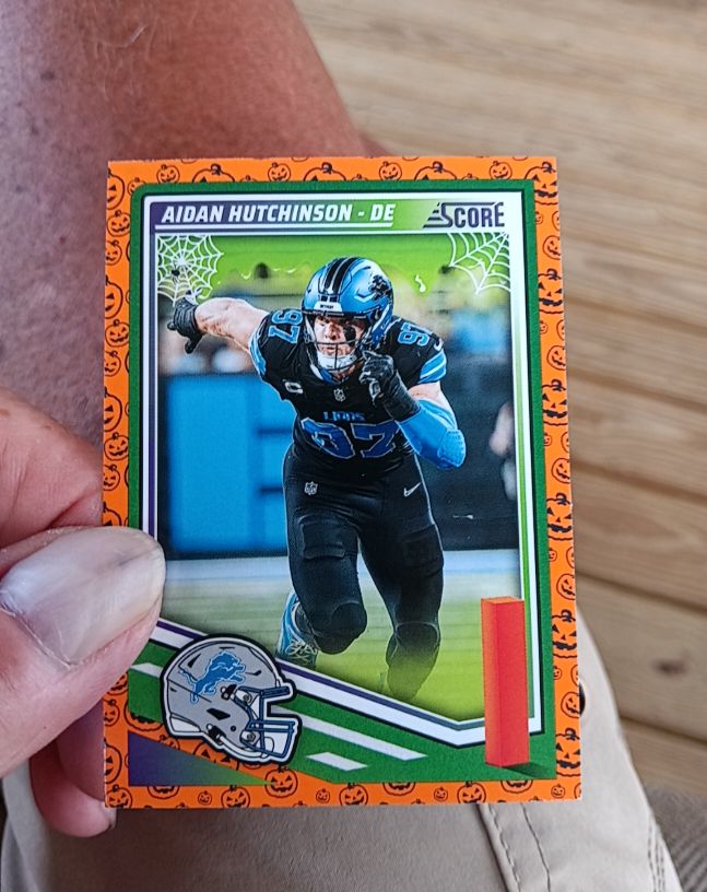 2025 Panini Score #41 Aidan Hutchinson — front