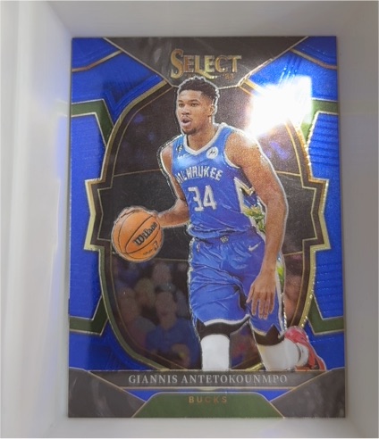 2022-23 Panini Select #61 Giannis Antetokounmpo — front