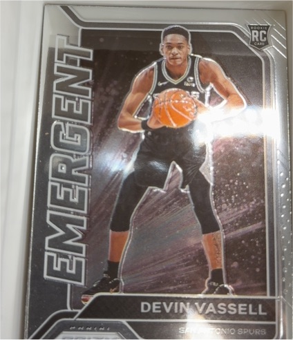 2020-21 Panini Prizm #19 Devin Vassell Emergent Rookie — front