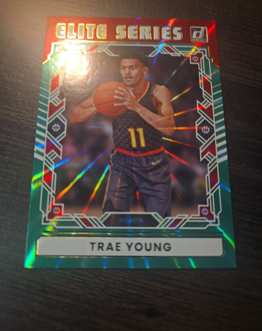 2025-26 Donruss #14 Trae Young Elite Series Green Insert — front