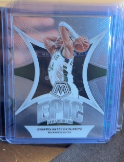2023-24 Panini Mosaic #8 Giannis Antetokounmpo Epic Performers — front