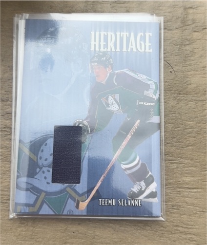 2001-02 Pacific Atomic Auth.Game Worn Jersey #47 Teemu Selanne — front