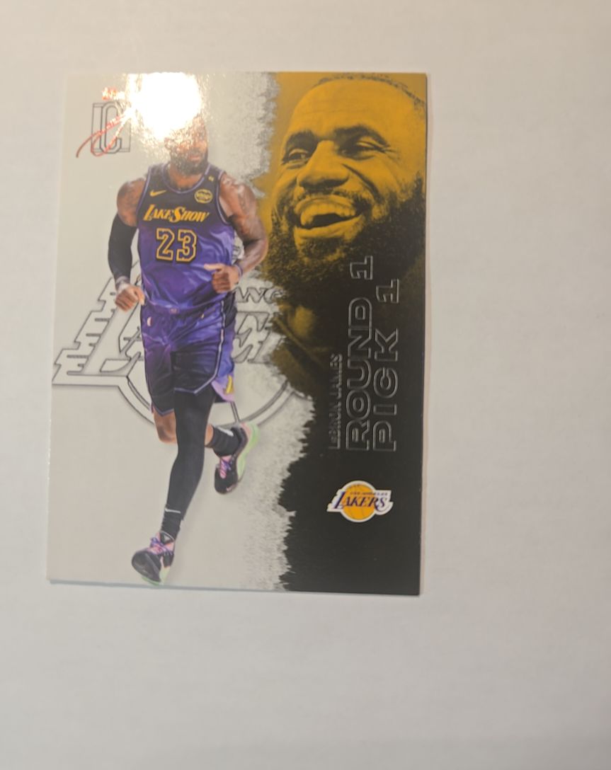 2025 Topps Signature Class #51 LeBron James — front