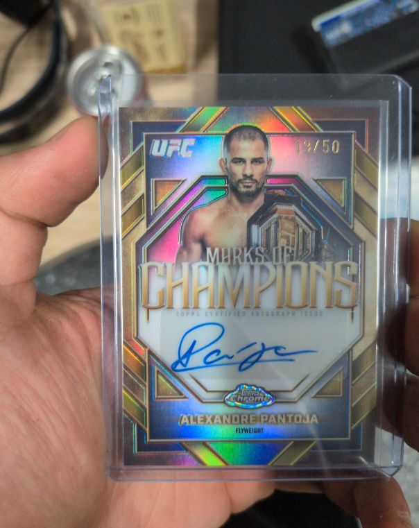 2026 Topps Chrome UFC Marks of Champions #MOC-AP Alexandre Pantoja — front
