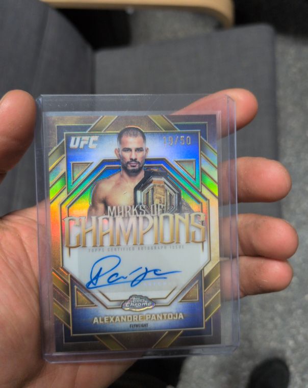 2026 Topps Chrome UFC Marks of Champions #MOC-AP Alexandre Pantoja — front