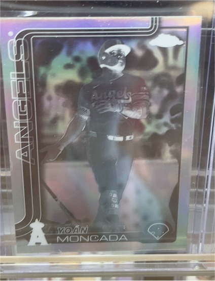 2025 Topps Chrome Update #USC22 Yoán Moncada — front