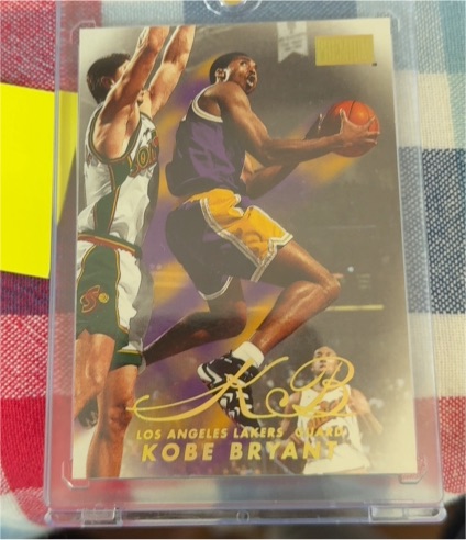 1998-99 Skybox Premium #44 Kobe Bryant — front