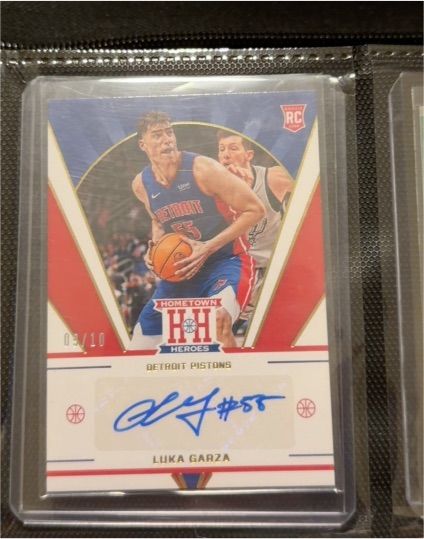 2021-22 Panini Chronicles Hometown Heroes #HHR-LGA Luka Garza — front
