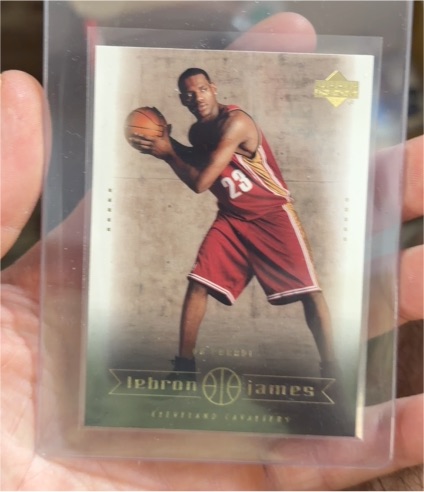 2003-04 Upper Deck #14 LeBron James Rookie Card — front