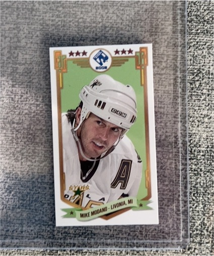 2001-02 Pacific Private Stock #24 Mike Modano — front