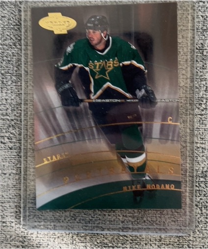 2000-01 Upper Deck Heroes #145 Mike Modano Dallas Stars — front