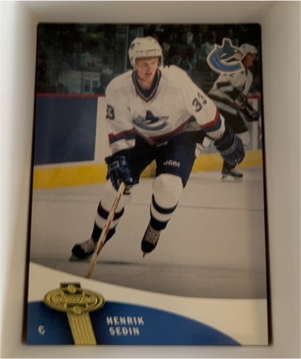2000-01 Upper Deck Heroes #113 Henrik Sedin — front