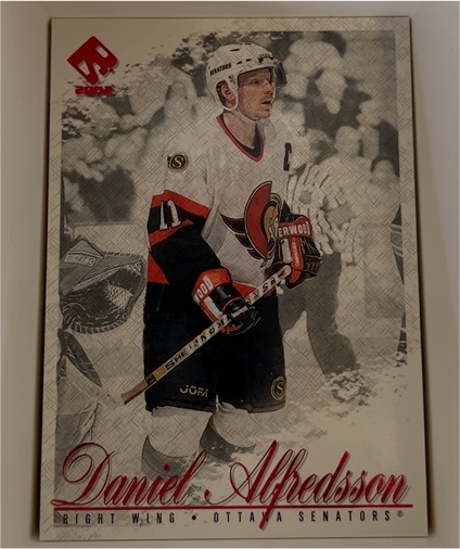 2001-02 Pacific Private Stock #66 Daniel Alfredsson — front